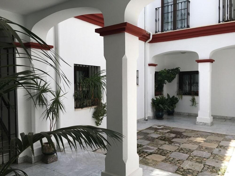 Hotel Teodosio And Free Parking