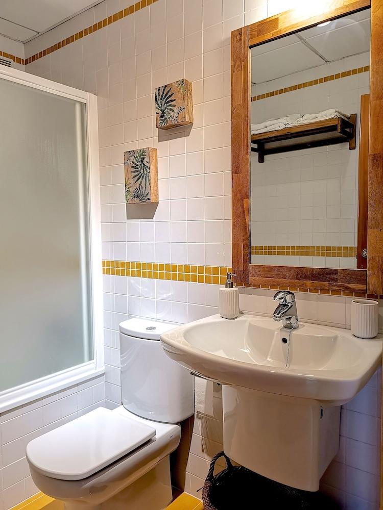 Teodosio And Free Parking Hotel Sevilla