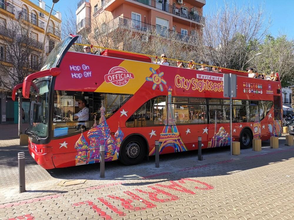 Teodosio And Free Parking Sevilla